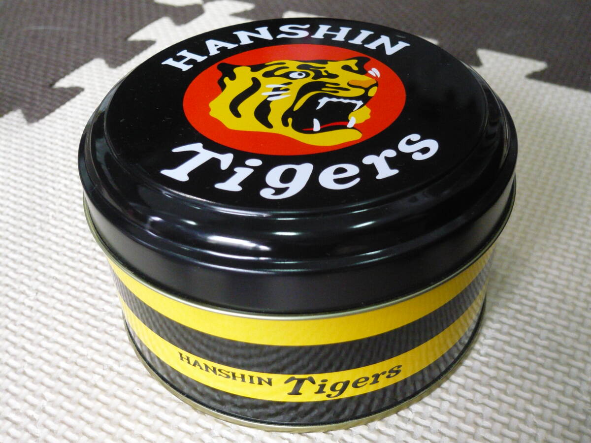 阪神タイガース HANSHIN Tigers 承認 タイガースカラーのクッキーの空き缶 缶の直径11.5、高さ6.5センチの画像2