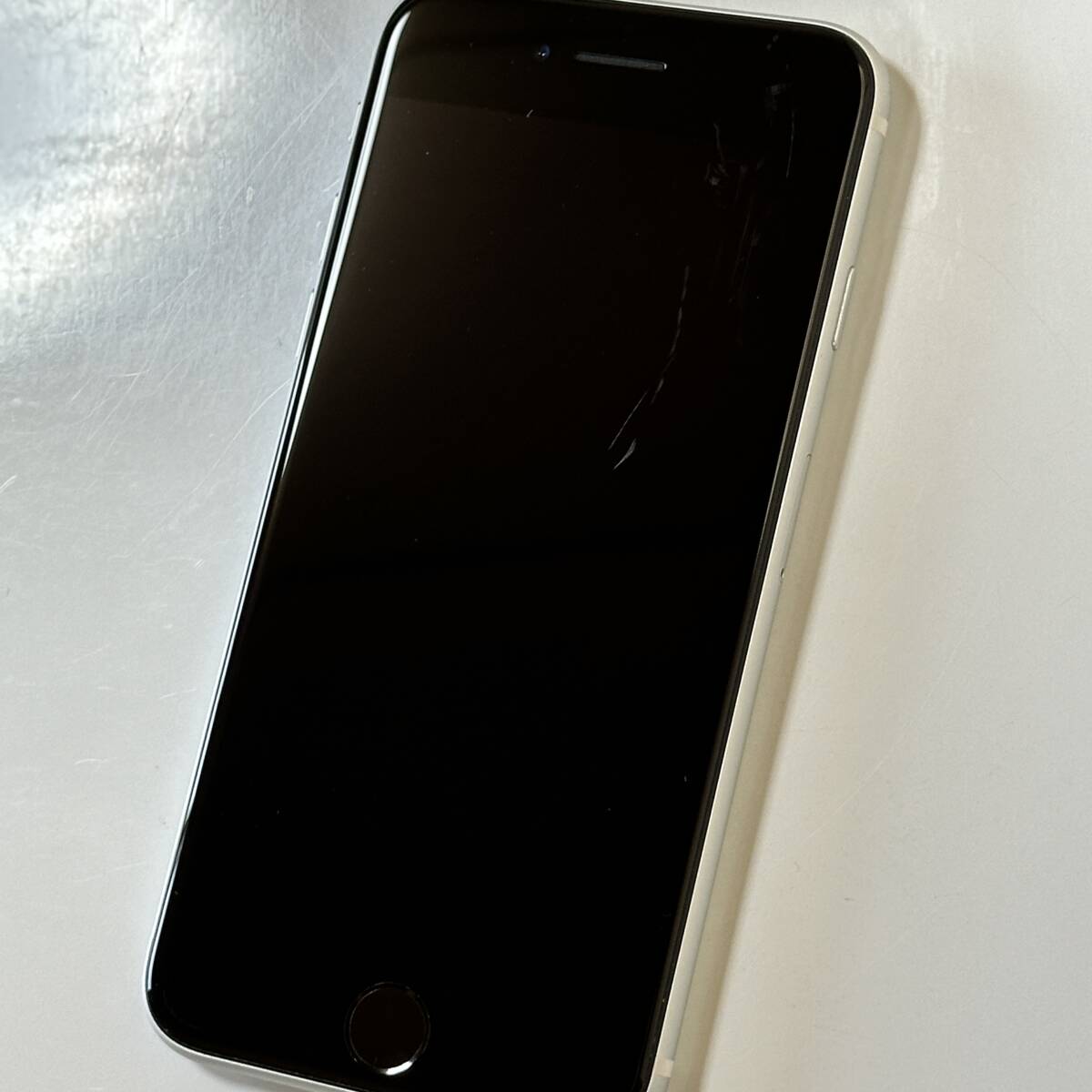 SIMフリー iPhone SE (第2世代) ホワイト 64GB MHGQ3J/A バッテリー最大容量91％ アクティベーションロック解除済の画像5