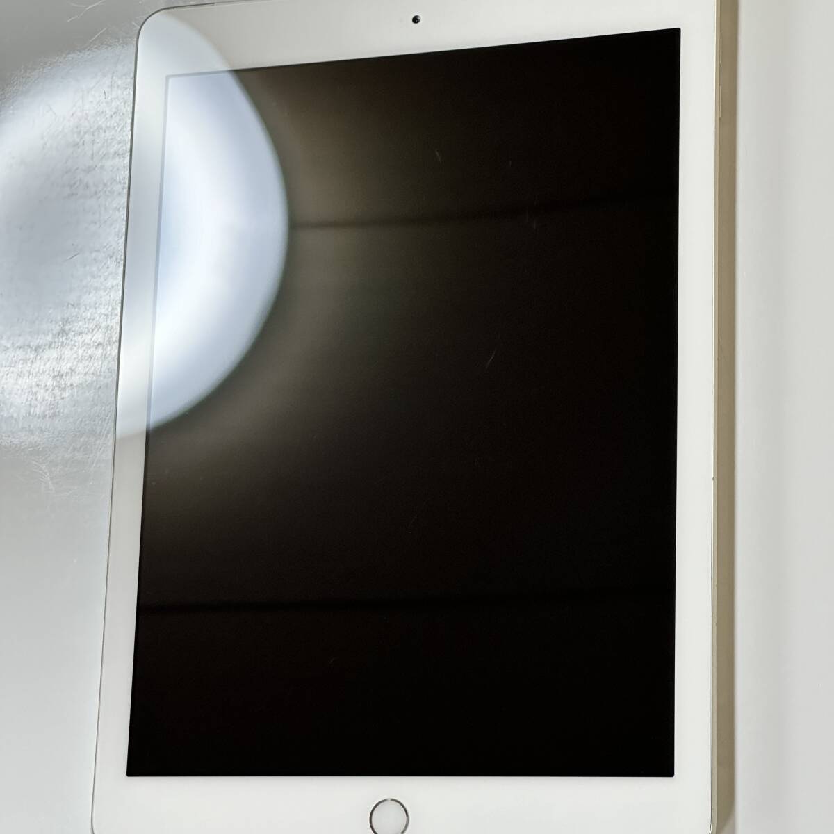 Apple SIMフリー iPad (第6世代) シルバー 32GB MR6P2J/A Wi-Fi+Cellular アクティベーションロック解除済_画像3