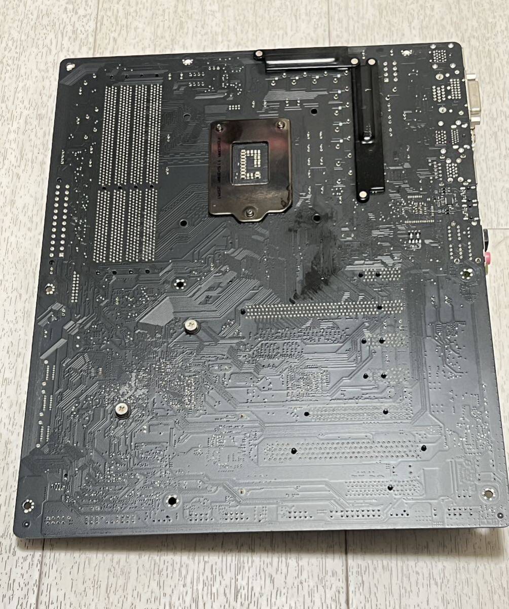 GIGABYTE GA-Z77X-UP4 TH マザーボード _画像4