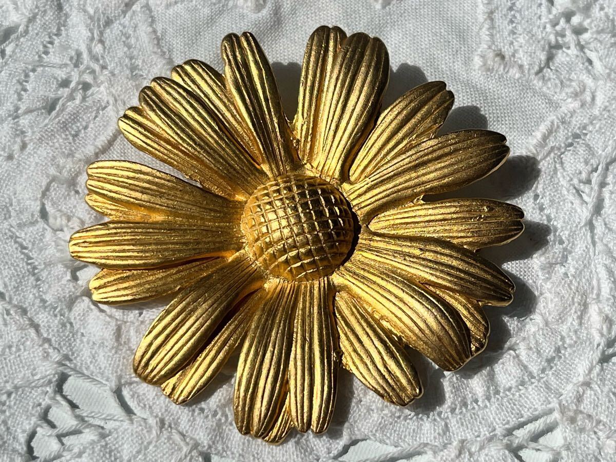 ヴィンテージ ** マーガレットモチーフの美しいブローチ vintage brooch_画像1