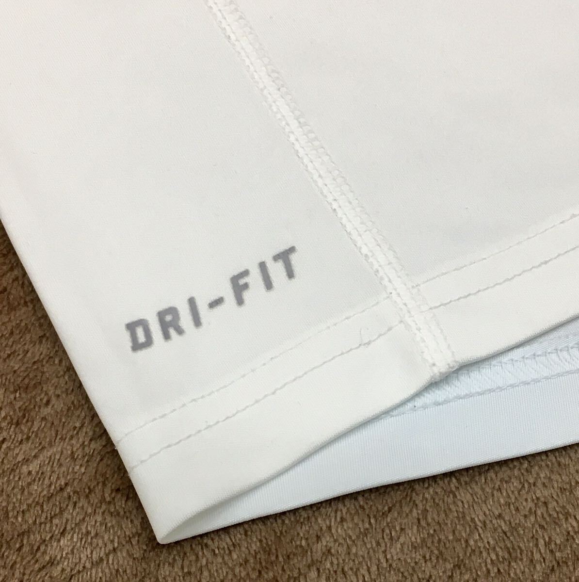 NIKE【ナイキ】半袖Ｔシャツ★Sサイズ★白系★アンダーシャツ★スポーツウェア★DRI-FIT★伸縮性　高_画像3