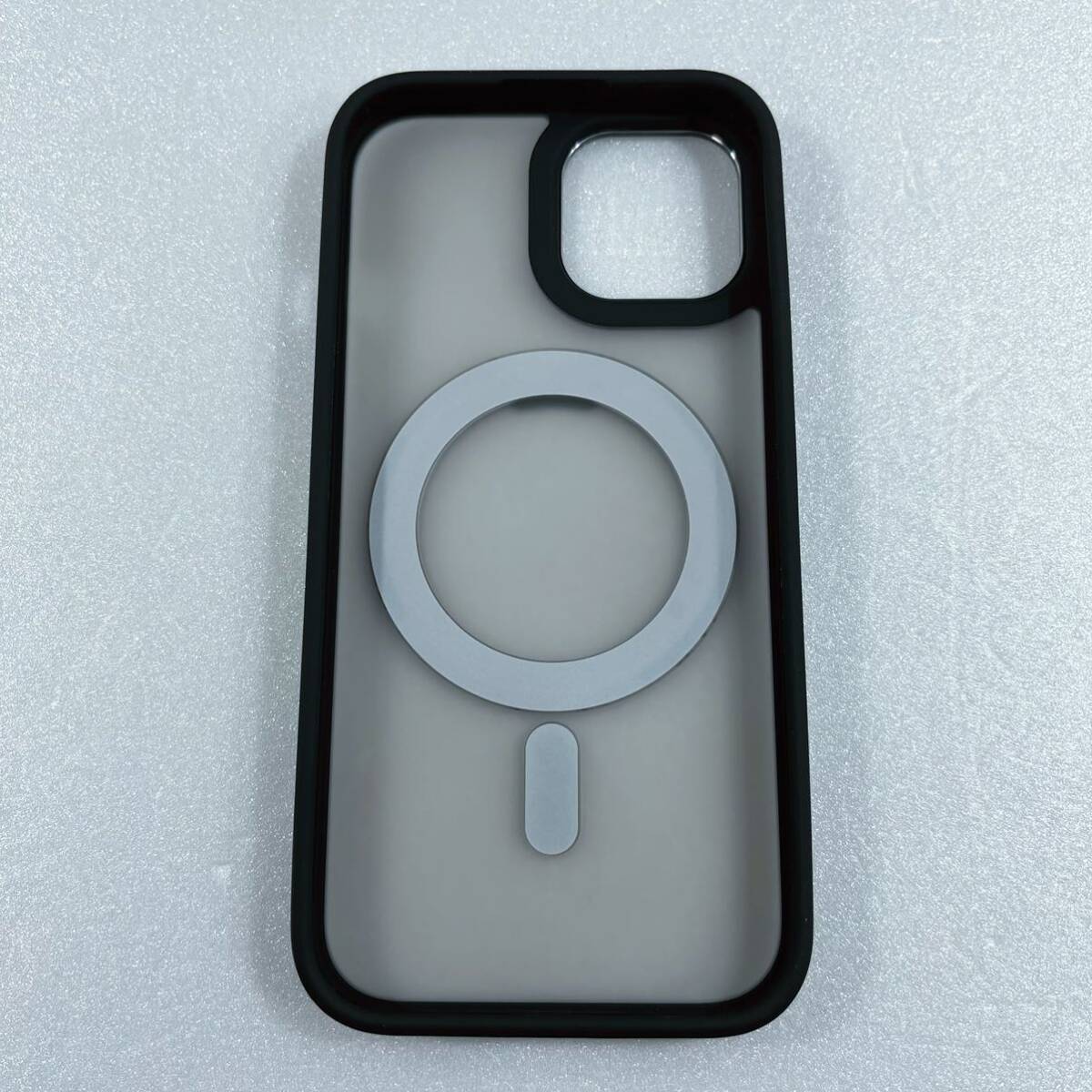 iPhone 15 ケース Magsafe対応 360°回転スタンド Uovon スマホケース ワイヤレス充電 車載ホルダー対応 ストラップ穴付き 半透明 ブラックの画像9