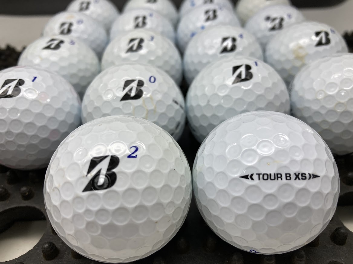 Q299【人気】ブリヂストン BRIDGESTONE TOUR B XS 2022年モデル ホワイト 18個【B級ランク】【ロストボール】の画像1