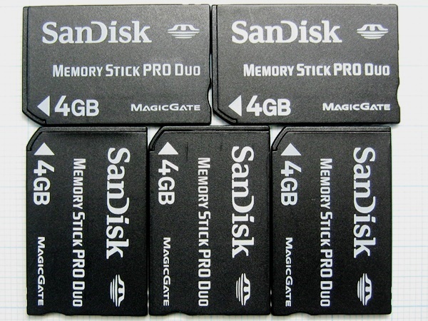 ★SanDisk メモリースティック PRODuo ４GB ５枚 中古★送料６３円～ _画像1