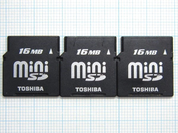 ★TOSHIBA miniSDメモリーカード １６ＭＢ ３枚 中古★送料６３円～_画像1