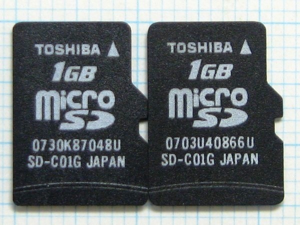 ★TOSHIBA microSDメモリーカード １ＧＢ ２枚 中古★送料６３円～_画像1