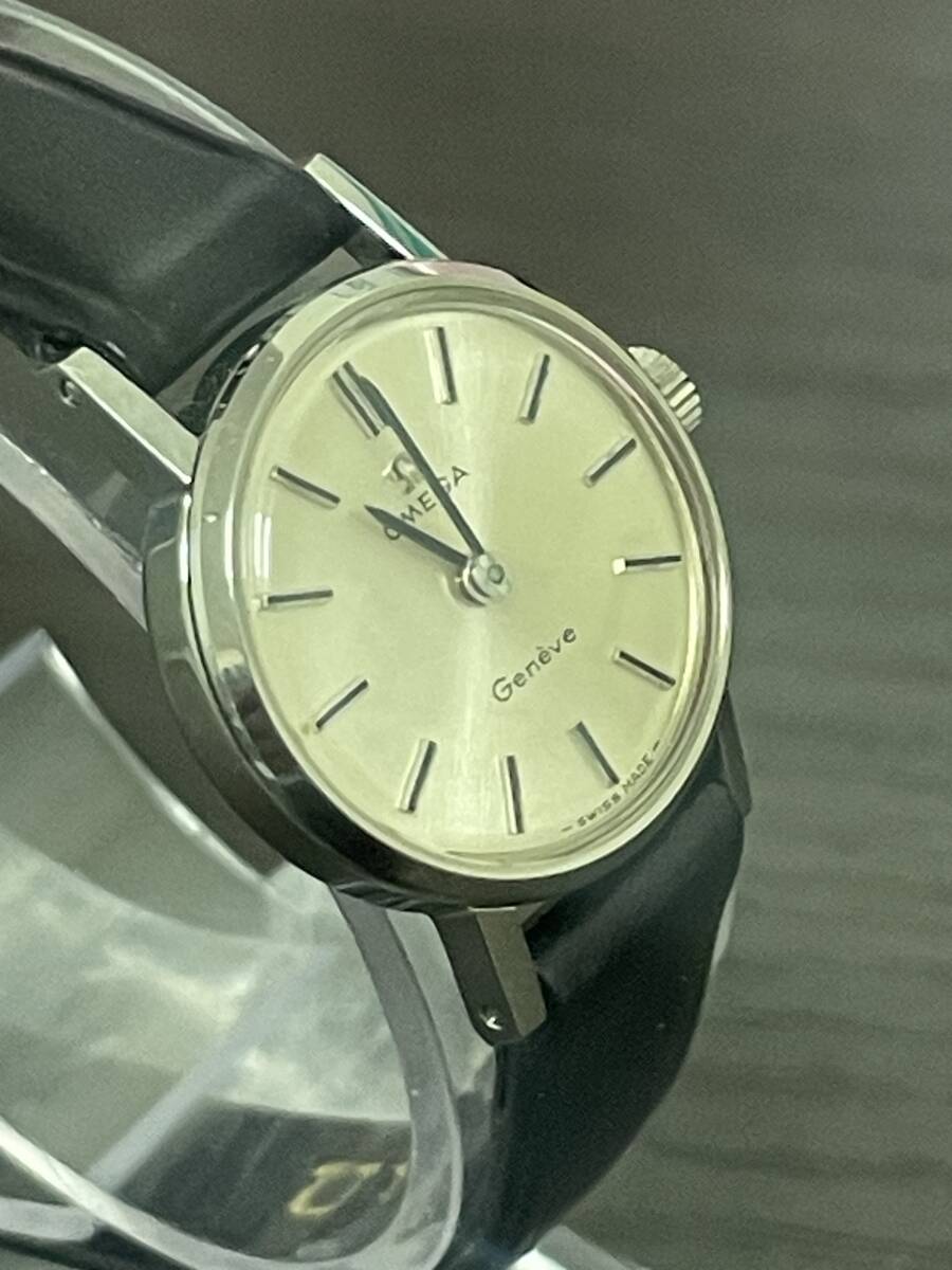 極美品　オメガ OMEGA ジュネーブ Geneve 手巻き レディース腕時計 シルバー文字盤 ラウンド 2針 _画像4