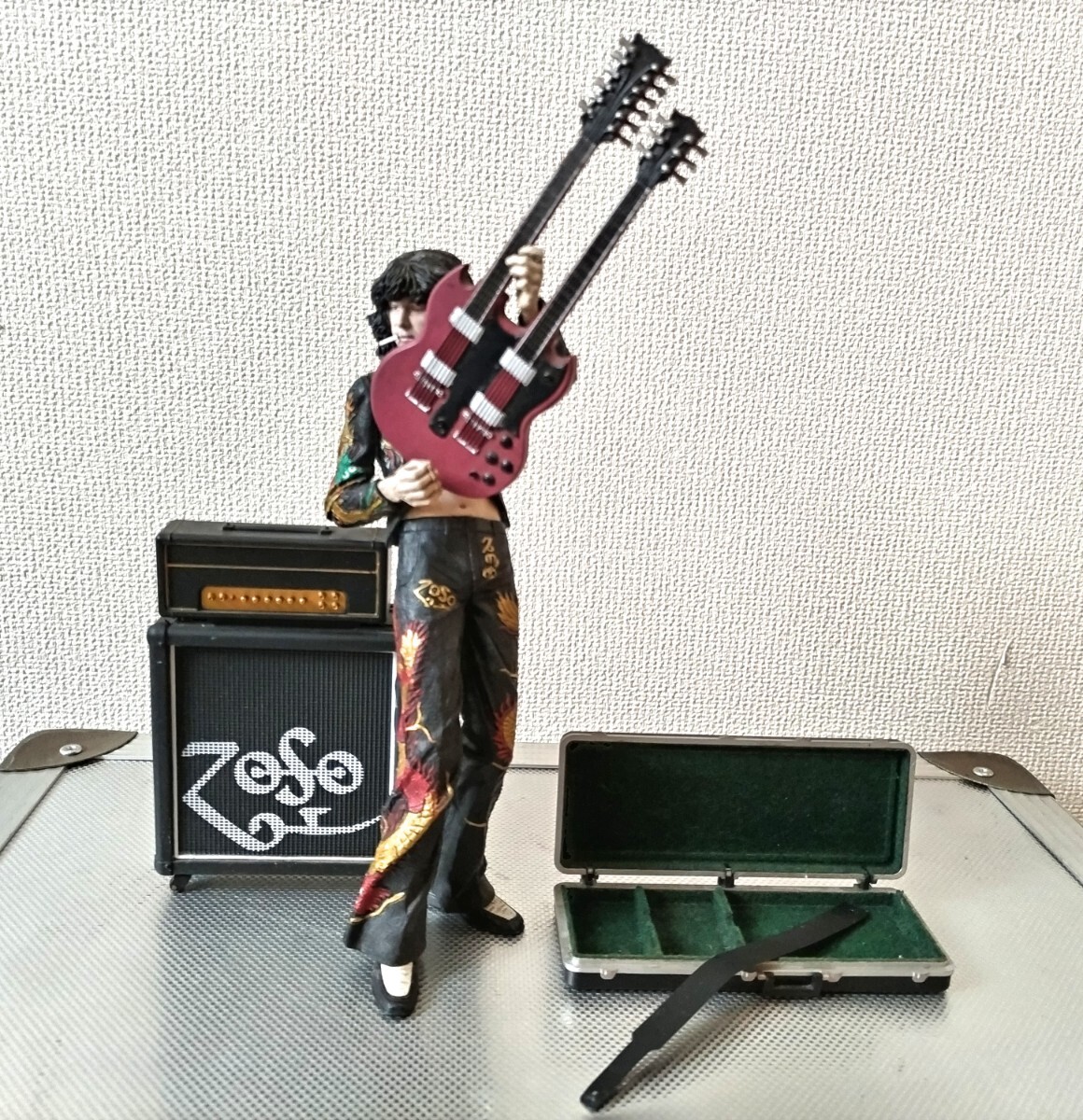 レッド・ツェッペリン ジミー・ペイジ アクションフィギュア 7インチ ダブルネックギター LED ZEPPELIN Gibson SG ドラゴン 天国への階段の画像1