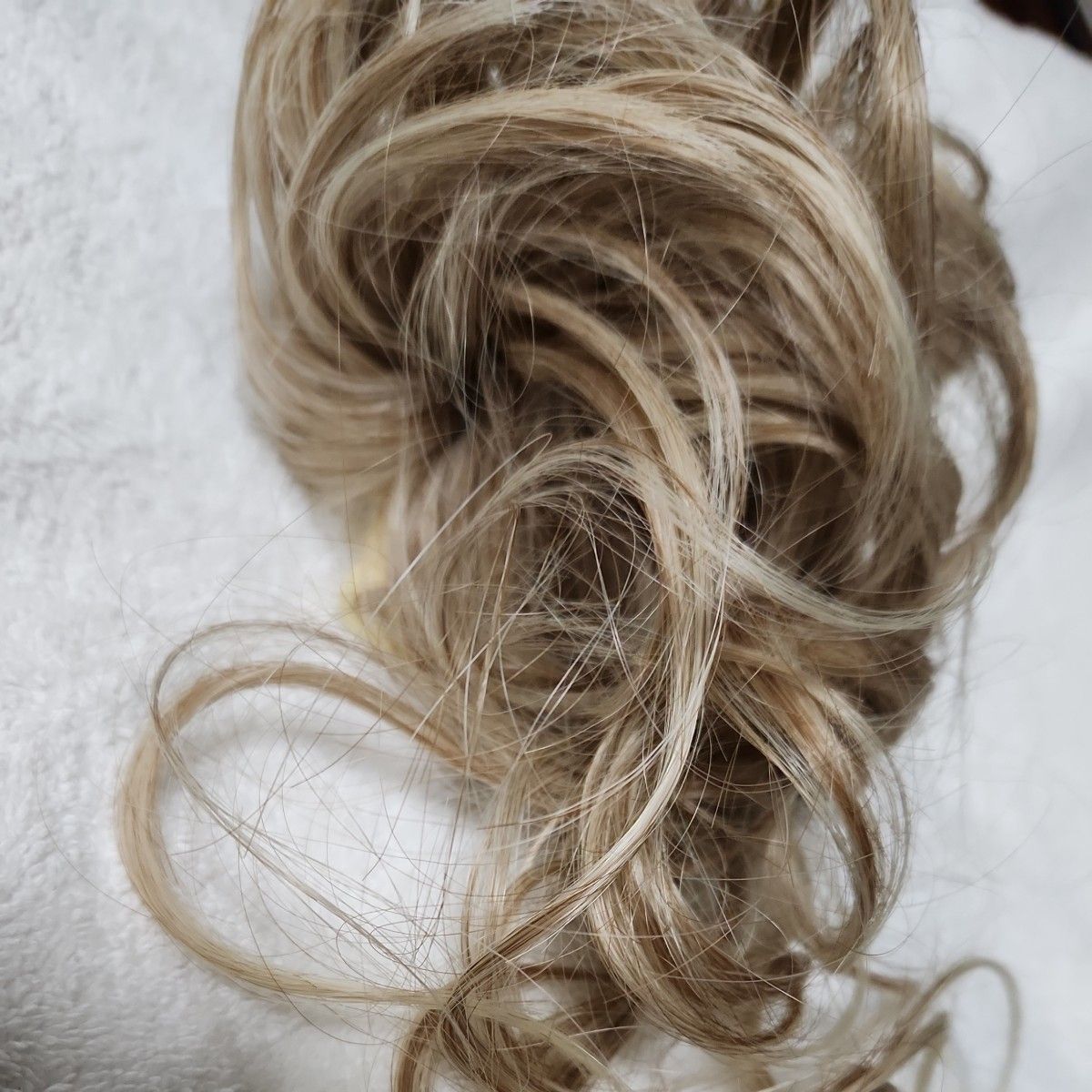 【新品･未使用】 ヘアアクセサリー ヘアクリップ ウイッグ まとめ髪 盛り髪 パーティーヘア 簡単まとめ髪