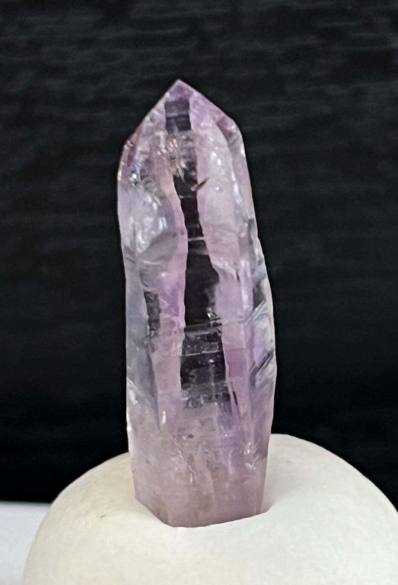 雨塚山産　紫水晶結晶　美結晶　濃紫色　透明度抜群　トップが綺麗　27×8×7(mm)_画像3