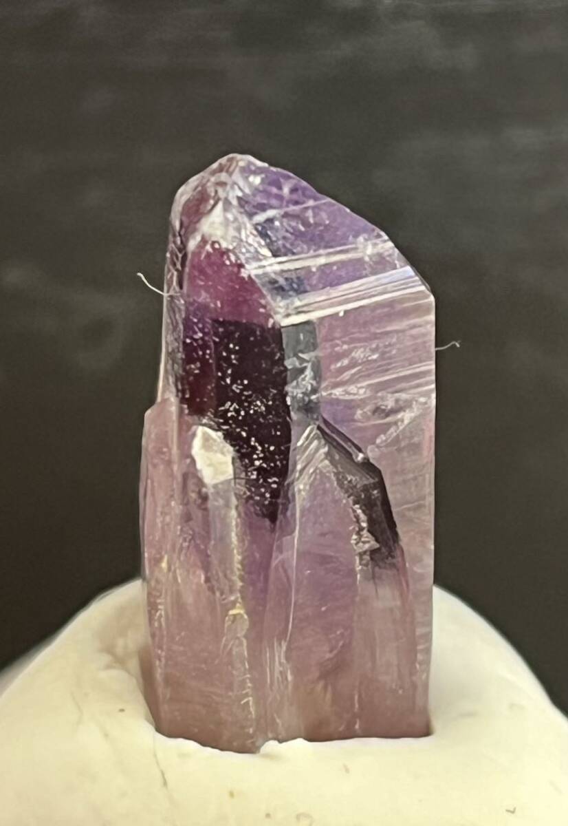 雨塚山産の紫水晶結晶 濃紫色 透明度高 剥離痕有 23×11×8(mm)の画像8