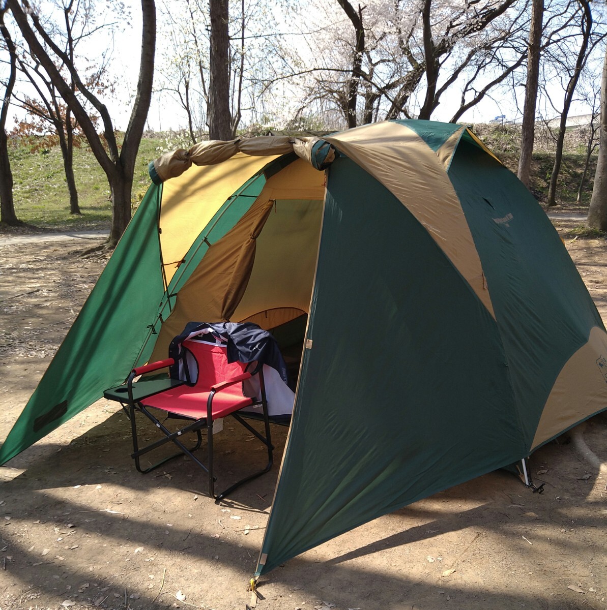 テント Coleman タフワイドドーム IV 300 4-6人用 フロアマット付き グランドシート付き キャンプ コールマンの画像1