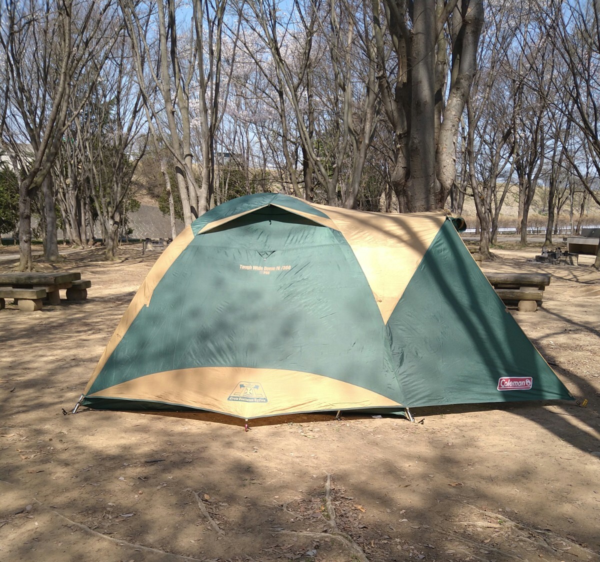 テント Coleman タフワイドドーム IV 300 4-6人用 フロアマット付き グランドシート付き キャンプ コールマンの画像2