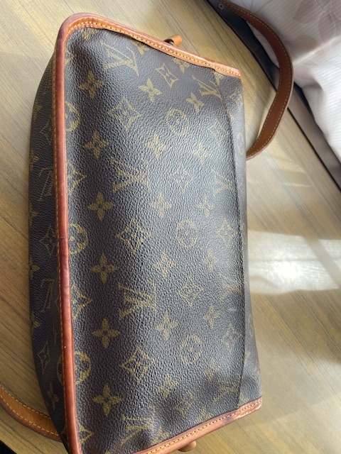 LOUIS VUITTON　ルイヴィトン モノグラム ジベシエール製造番号 AR099 箱・保管袋無し　購入３０年前　中古ビンテージ　_画像2