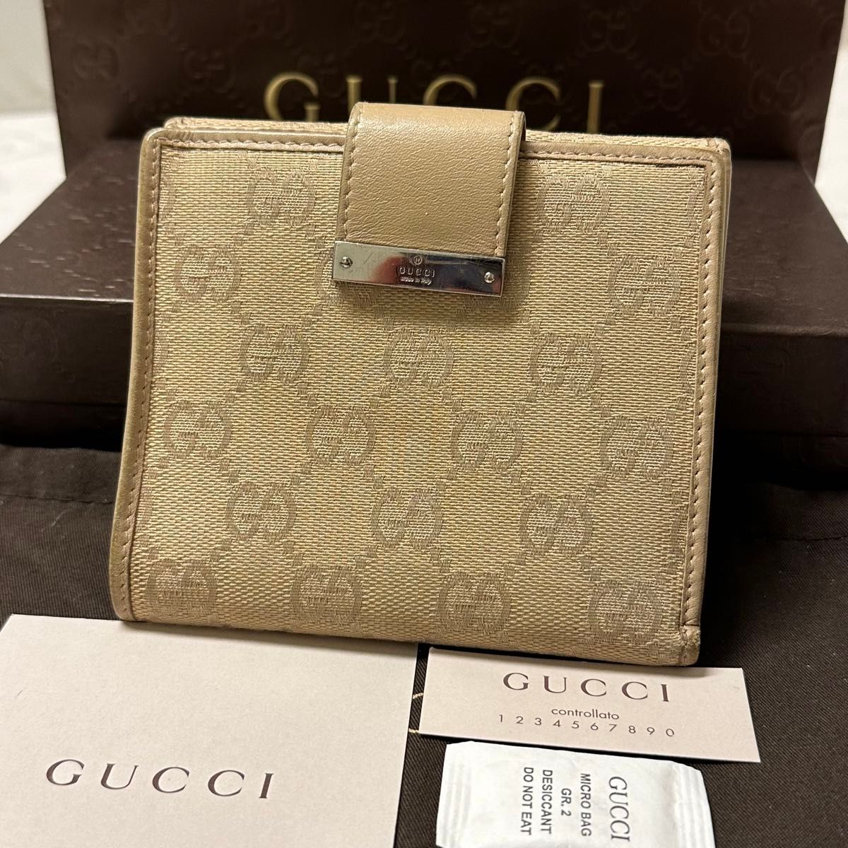 新品同様！　グッチ　GUCCI  財布 二つ折り　折り財布　GGキャンバス