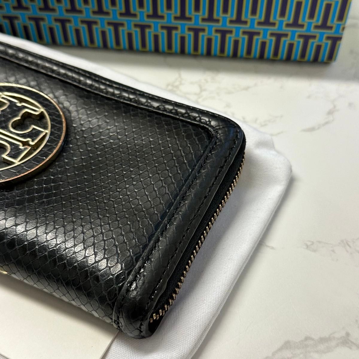 新品同様！　超希少 トリーバーチ　TORYBURCH パイソン　財布　長財布 ラウンドファスナー