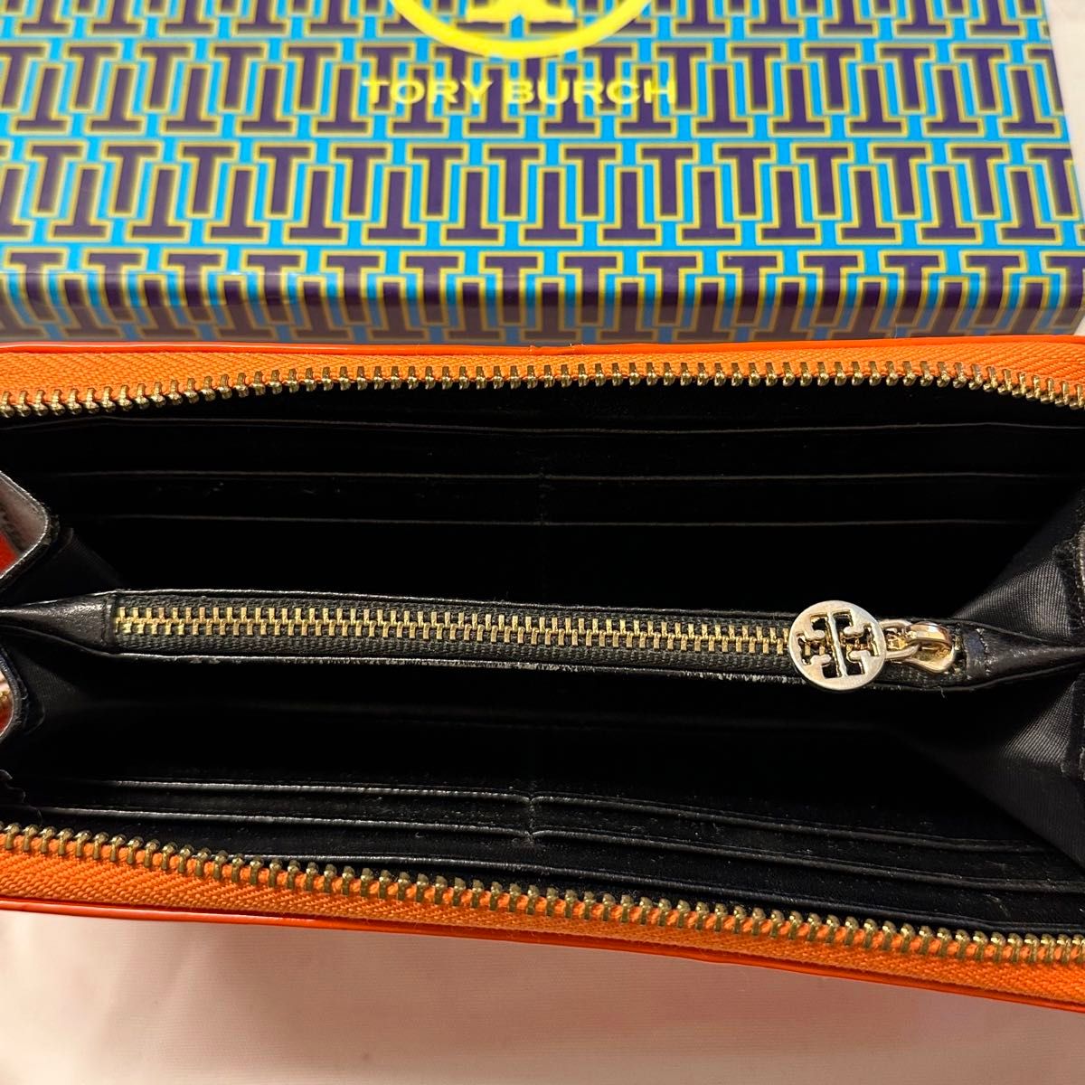 未使用に近い！　トリーバーチ　TORYBURCH 財布 長財布 ラウンドファスナー