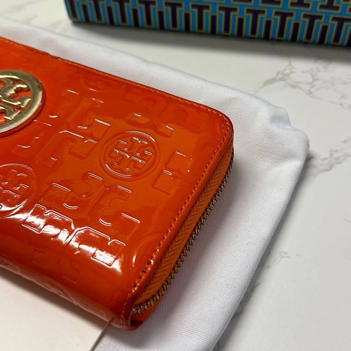 未使用に近い！　トリーバーチ　TORYBURCH 財布 長財布 ラウンドファスナー