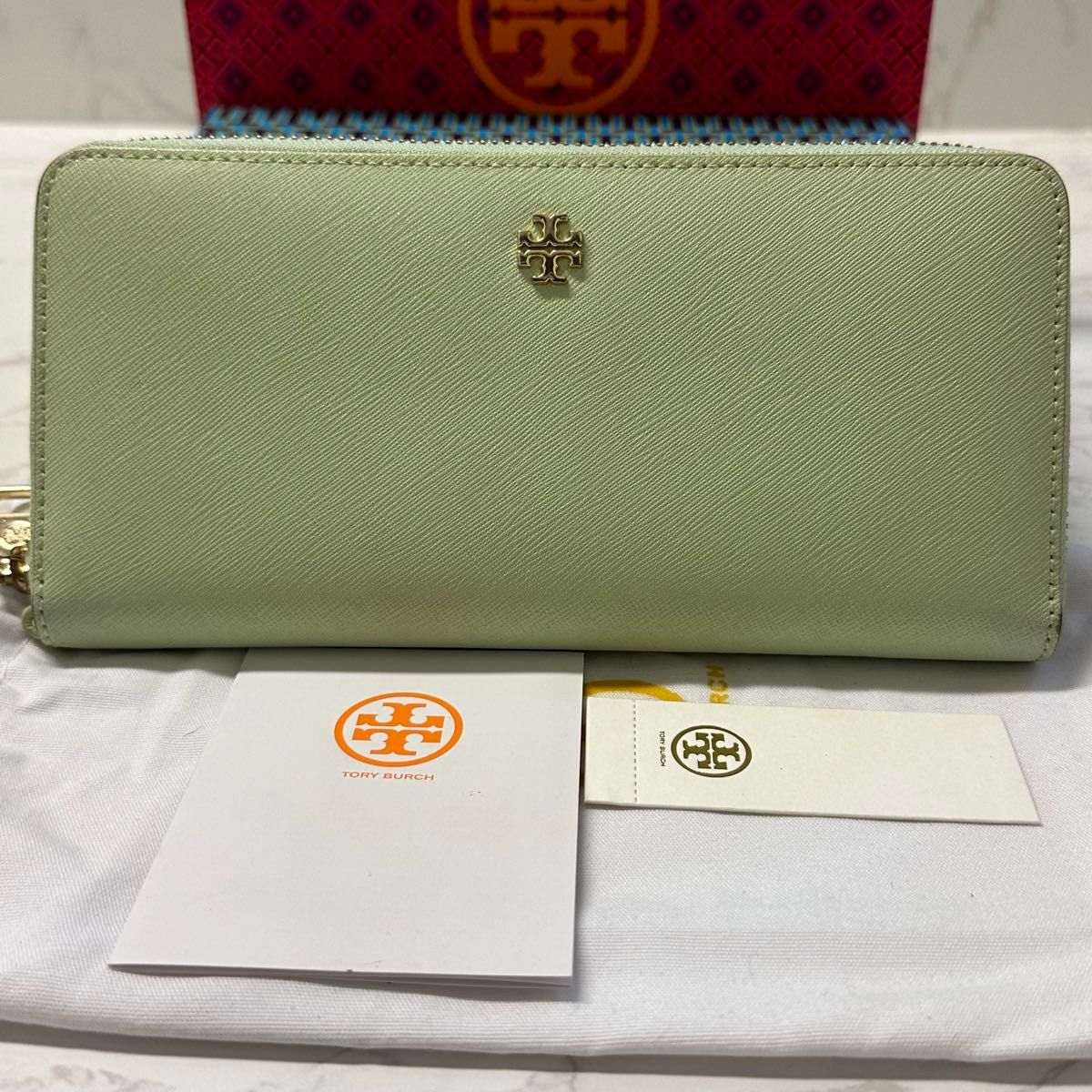 新品同様！　トリーバーチ　TORYBURCH 財布 長財布 ラウンドファスナー