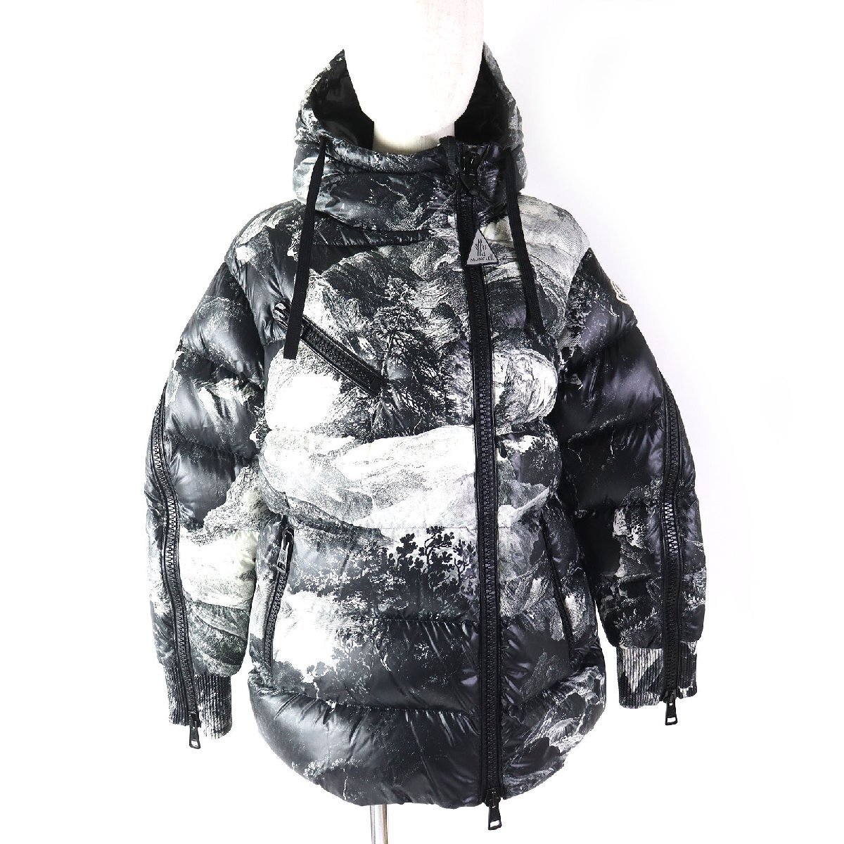 未使用品△MONCLER GENIUS 2 モンクレール ジーニアス 2 18-19AW LIRIOPE マウンテン柄 ジップアップ ダウンジャケット 黒系 00 正規品_画像1