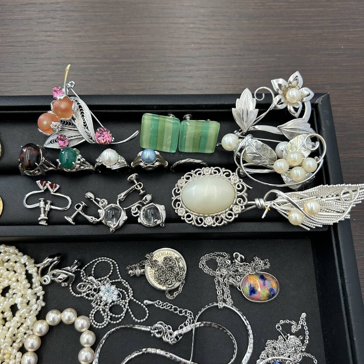 #6609A 【メッキアクセサリー】イミテーション リング ネックレス ブレス ゴールド シルバー 他 重量約340ｇ おまとめの画像3