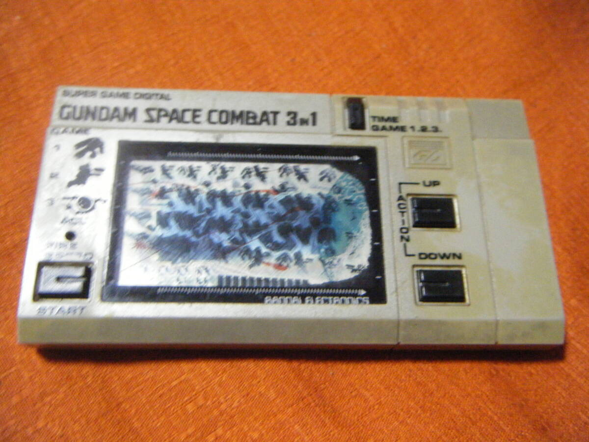 ●携帯ゲーム バンダイ ガンダム スペース コンバット 3in1 GUNDAM SPACE COMBAT 携帯型 ゲーム機 ジャンク ●の画像1