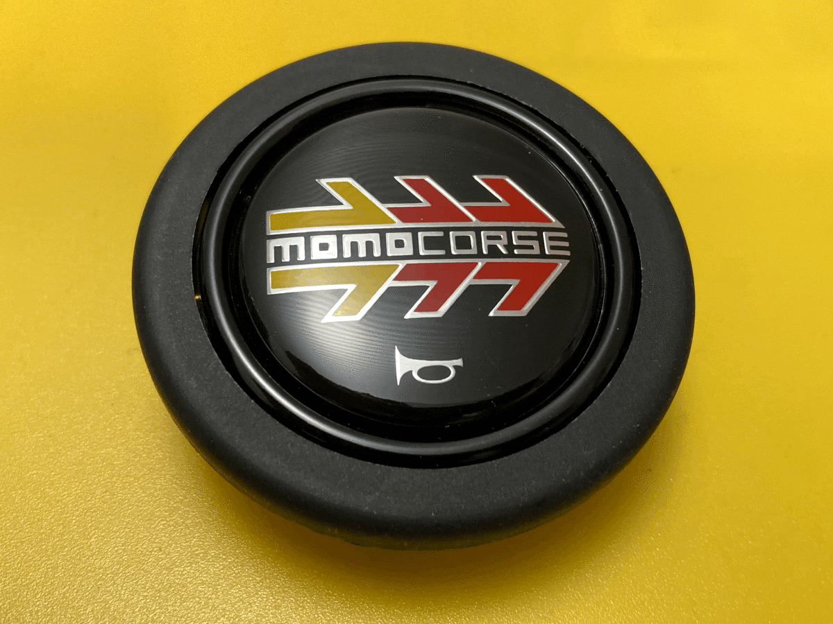 《正規輸入品》【新品・未開封】MOMO CORSE BLACK 絶版品ホーンボタン メーカー生産終了 新品は希少の為入手困難です。C2ラリー   の画像1