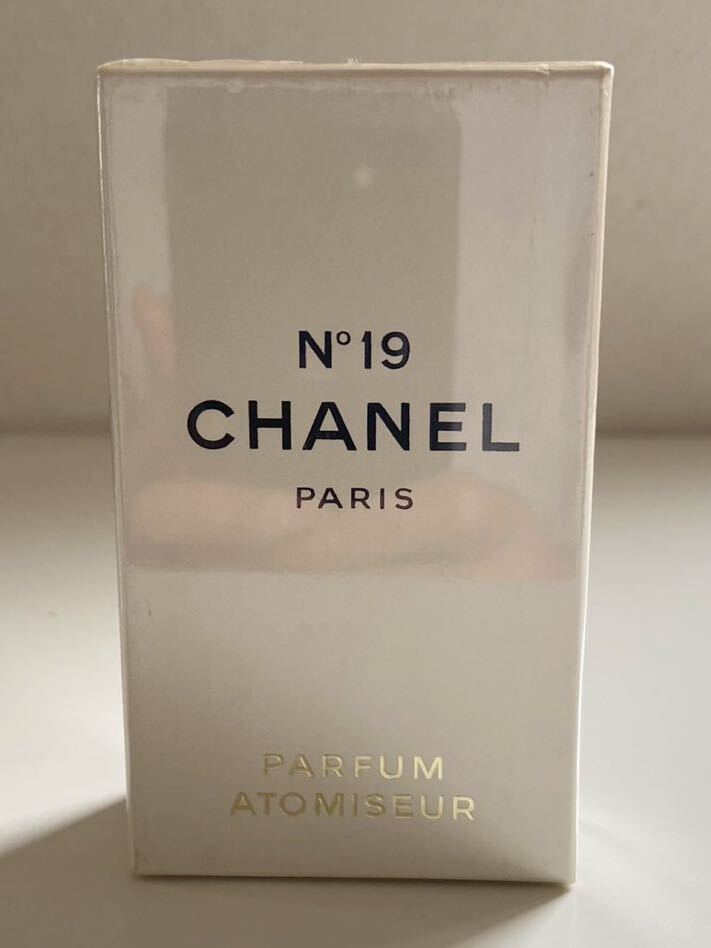 B4D519◆新古品◆ シャネル CHANEL NO19 パルファム 香水 ミニ香水 1/3 FL OZ 10mlの画像1