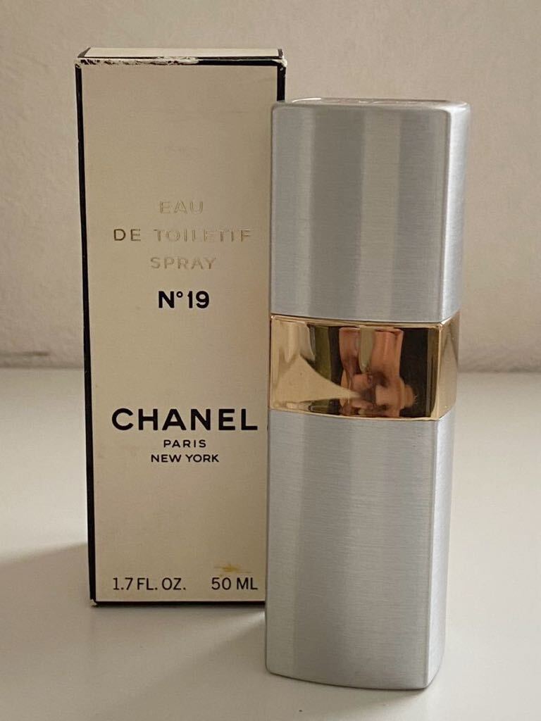 B4D799◆ シャネル CHANEL NO19 オードゥ トワレ EDT 香水 50mlの画像1