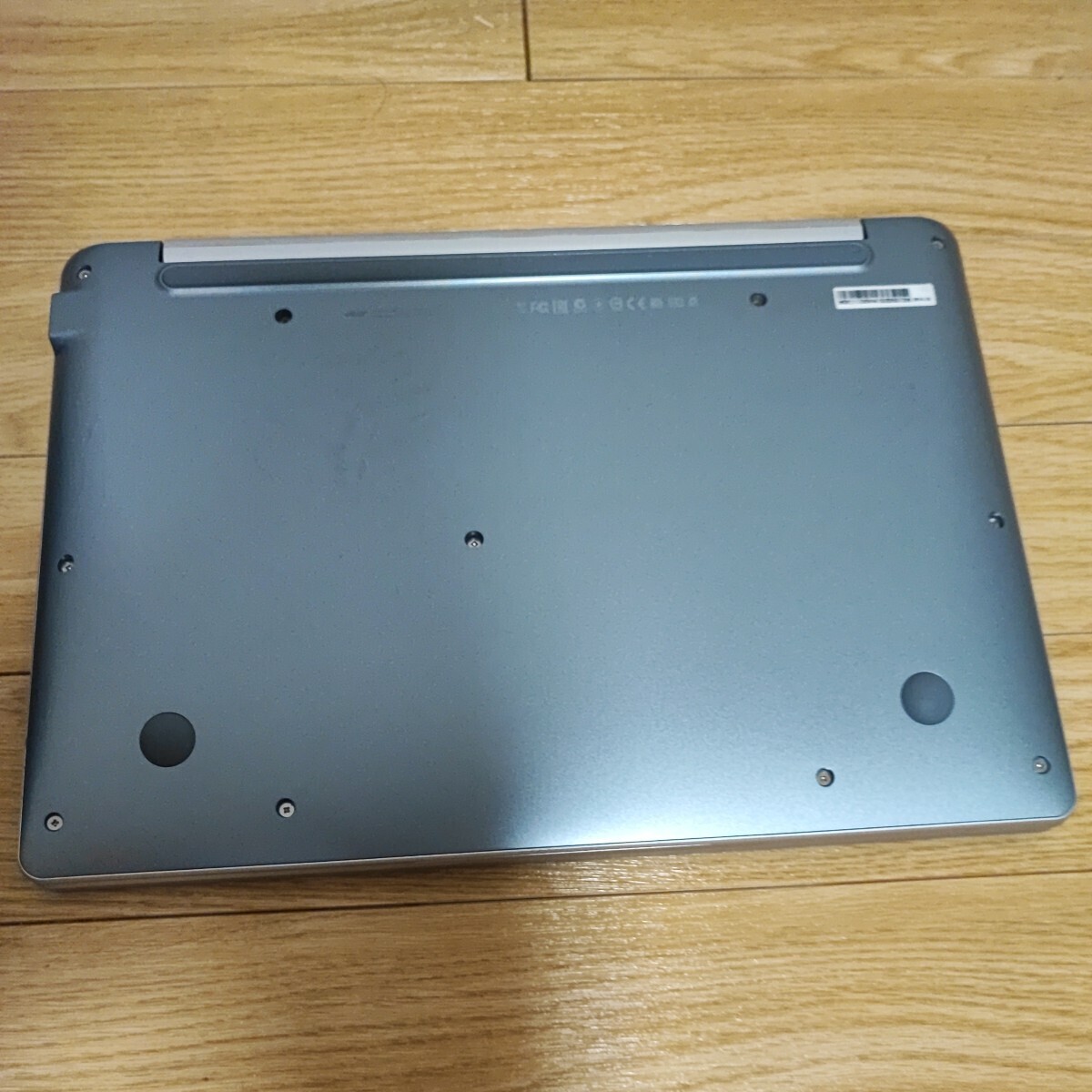 中古☆ライセンス未認証Aspire Switch 11 SW5-171-F34D 11.6型フルHD液晶パネル Core i3プロセッサー搭載 マグネット式ヒンジ採用の2in1