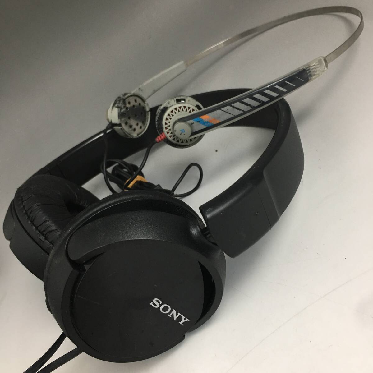 kt3/98 イヤホン 色々 まとめて45点 大量 ジャンク ヘッドホン イヤフォン AUDIO-TECHNICA パナソニック SONY ゼンハイザーApple 純正 他の画像6