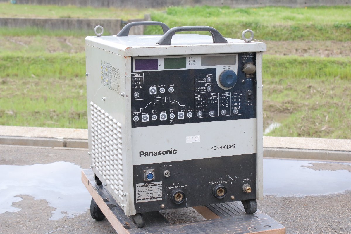 ☆【2W0404-6】 Panasonic パナソニック インバータ制御交直流両用TIG溶接用電源 YC-300BP2 三相200V 通電しました ジャンク_画像1