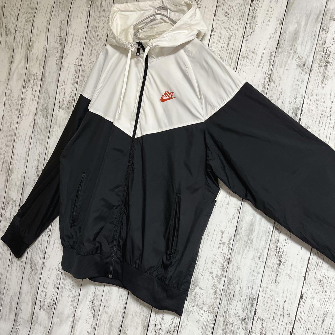 NIKE ナイキ ナイロンジャケット フーディ L 白黒 ワンポイント NIKE ナイキ ナイロンジャケット フーディ L 白黒 ワンポイント