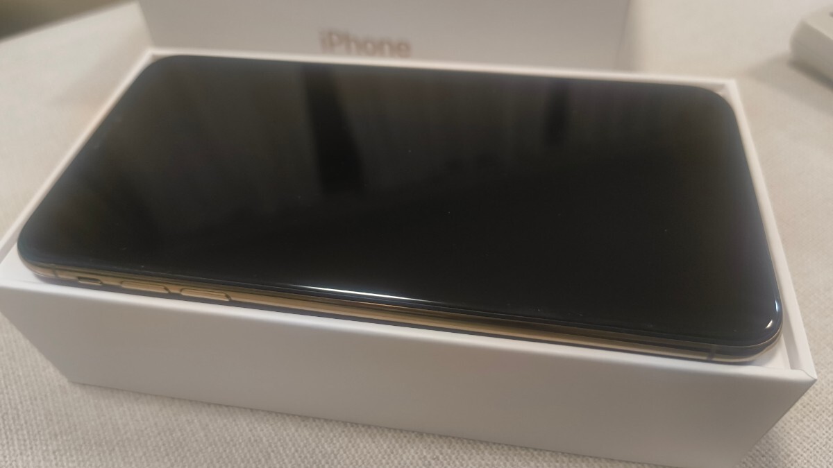 【美品】iPhone Xs Max 256gb gold Simフリー 新品フィルム付_画像3
