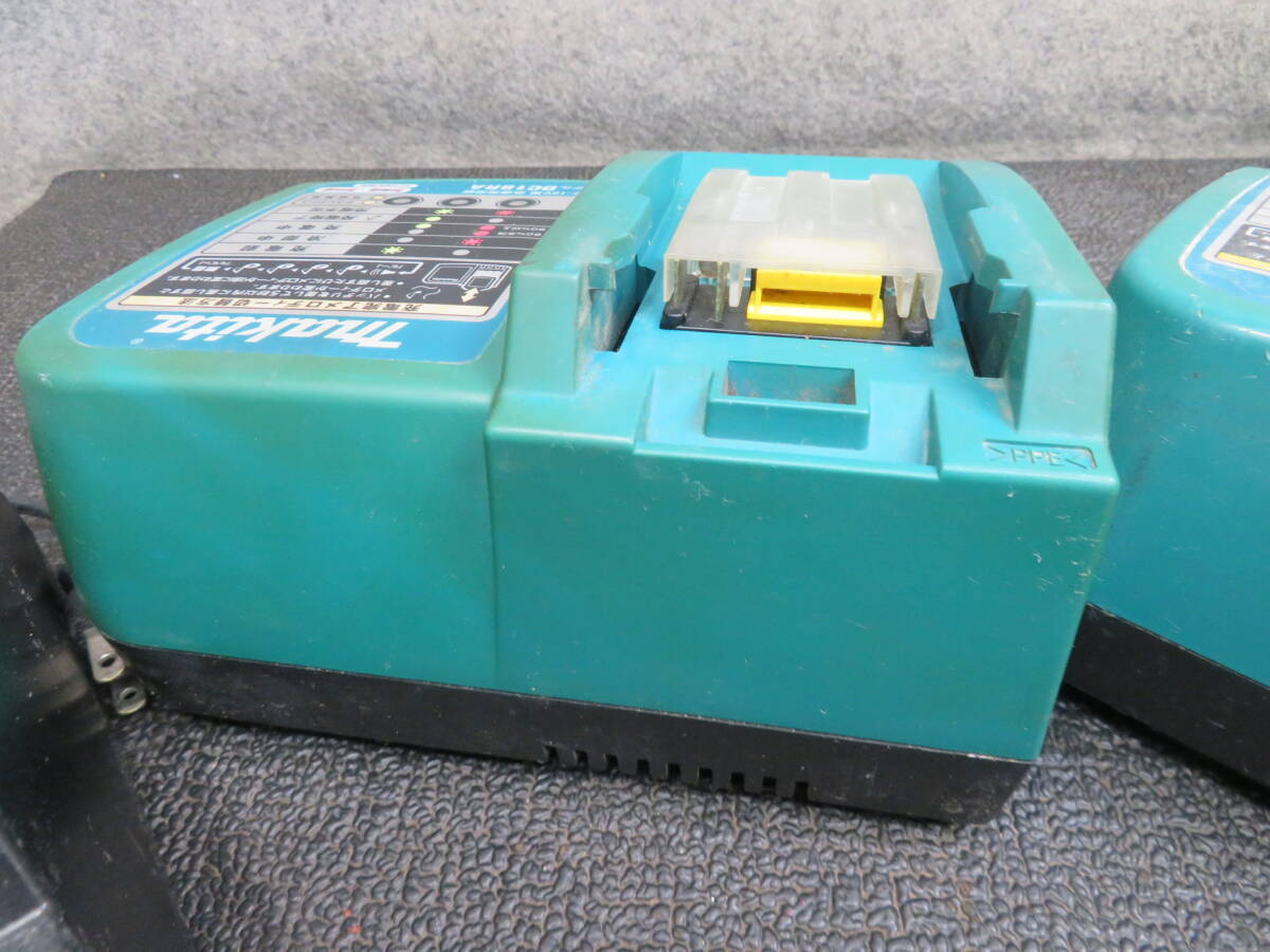 (J3-80) Makita充電器xDC18RAｘ2・DC18RCｘ1 計3台 バッテリー14.4Ｖx2個 ジャンク扱い まとめての画像8