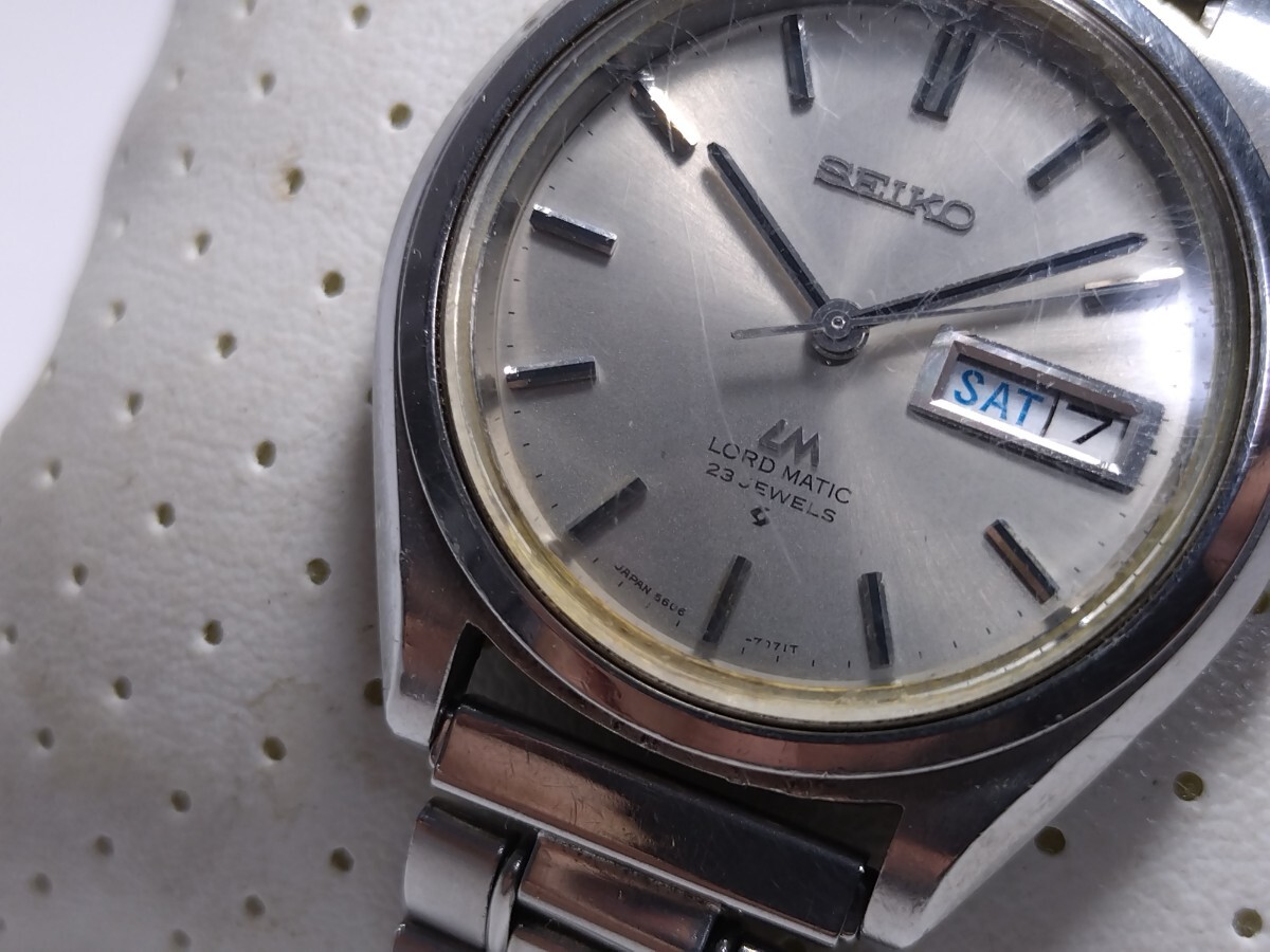 ▲稼働 現状品▲SEIKO セイコー【LORD MATIC ロードマチック】5606 7071T 自動巻 カレンダー▲ シルバー文字盤 メンズ腕時計▲発送60の画像2