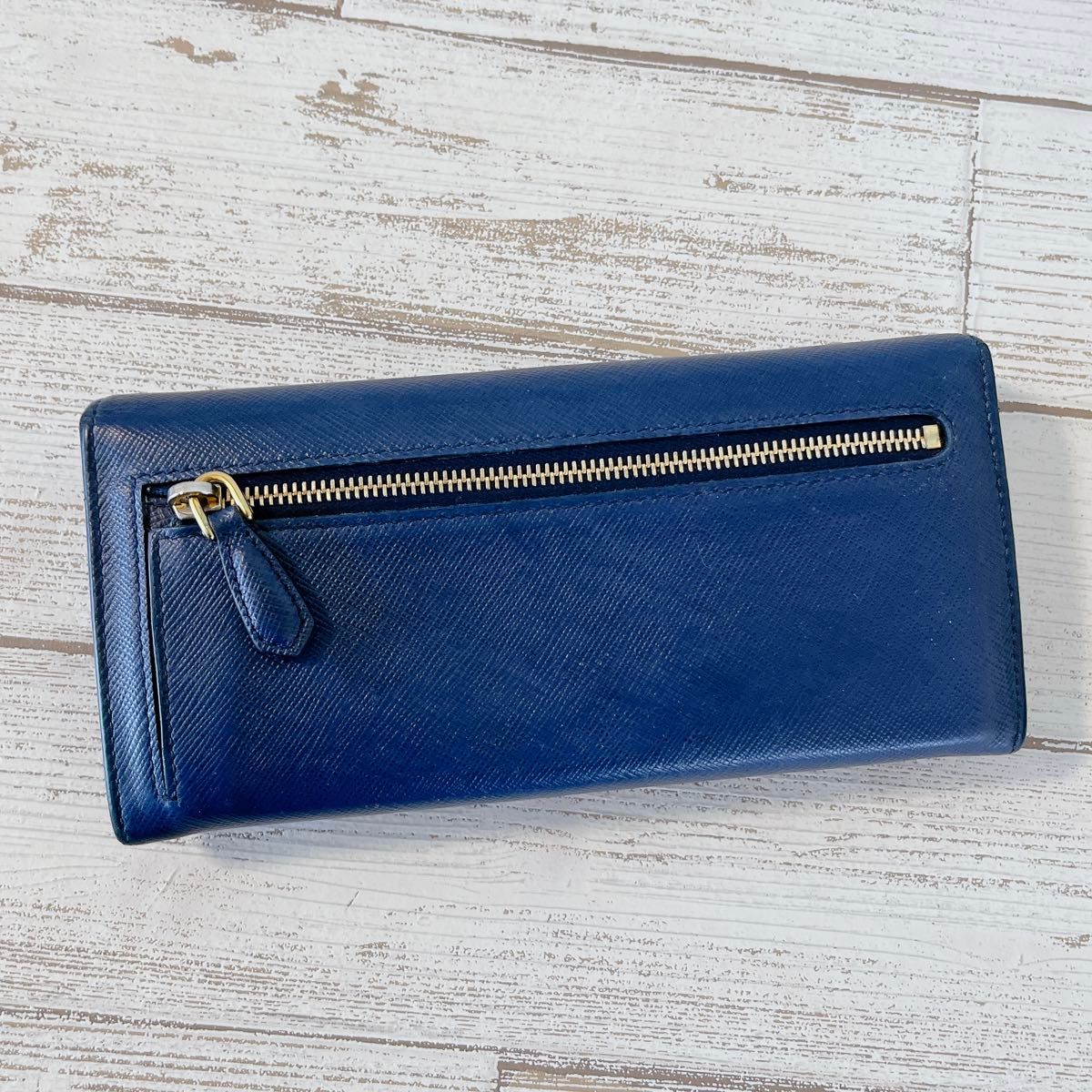 美品✨プラダ マルチカラーフラップ長財布 サフィアーノレザー パスケース付 青 美品 PRADA プラダ 長財布 マルチカラー 金ロゴ パスケース