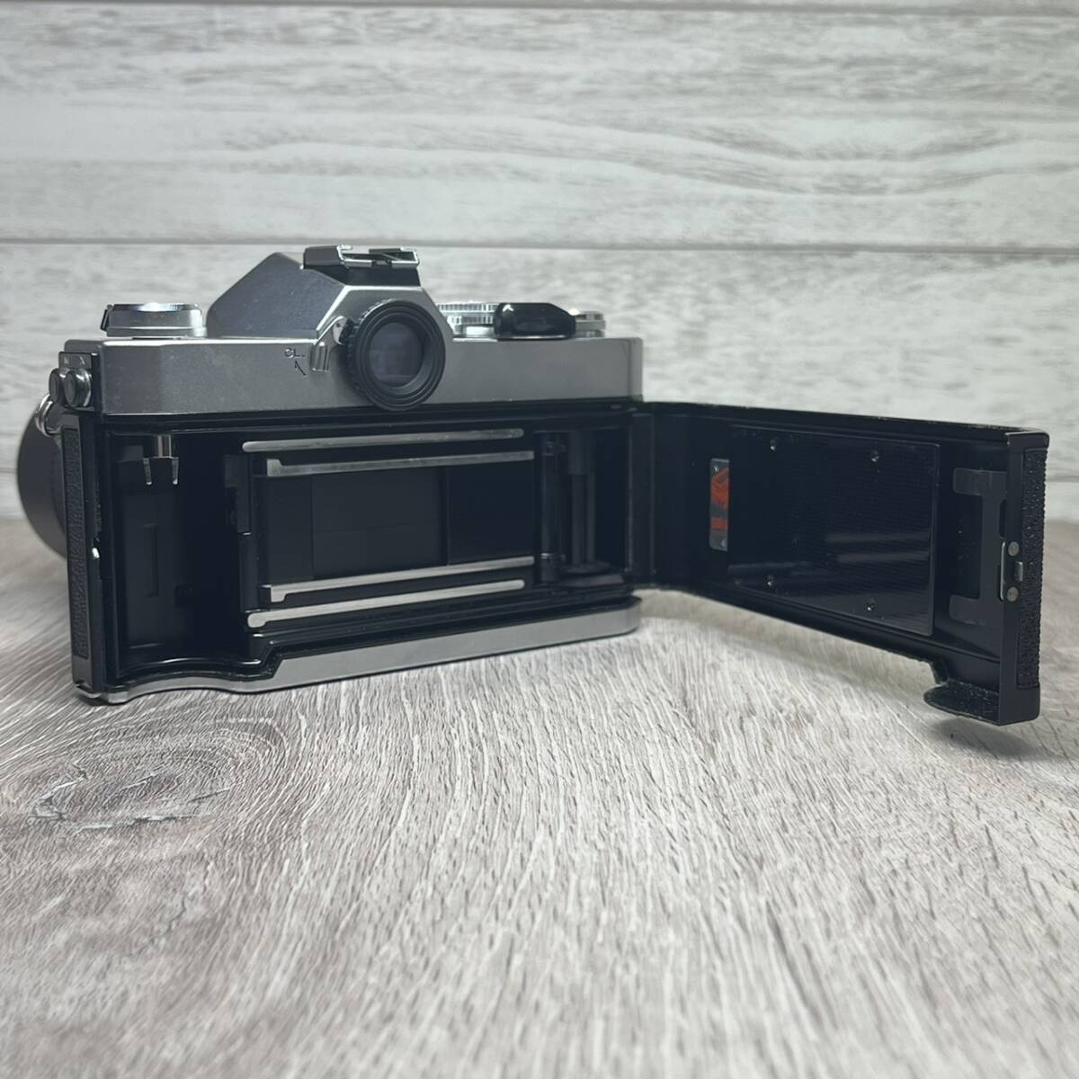 【YH-8668】中古現状品 Konica AUTO REFLEX T3 コニカ オートリフレックス 35-70mm F3.5 フイルムカメラ 一眼レフ 電池式 レンズキャップ付_画像10