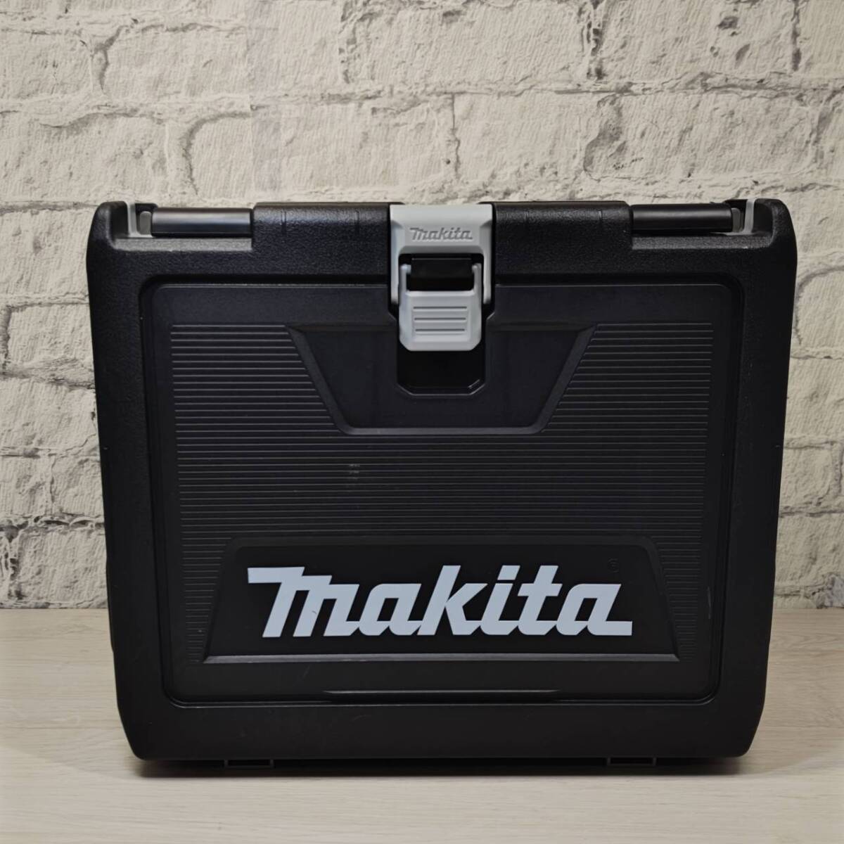 【YH-8763】中古美品 Makita マキタ TD173DXAP 充電式インパクトドライバ 18V 6.0Ah 本体・充電器・純正バッテリー2個 の画像4