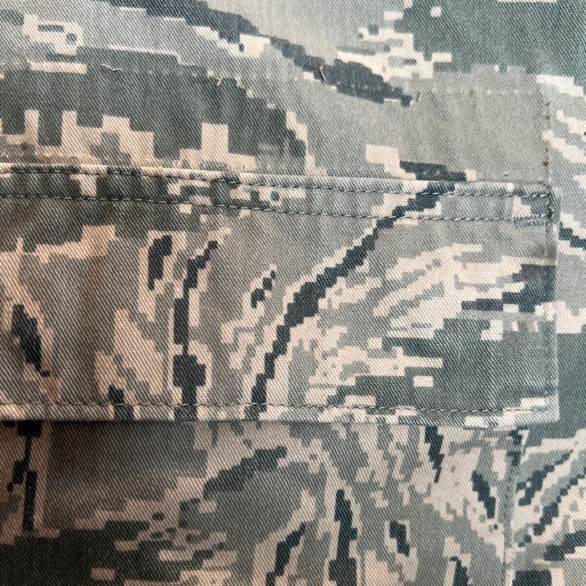 ミリタリージャケット デジカモ 米軍 US AIR FORCE サイズL以上 ビックサイズ 迷彩 アウトドア 軍もの 1円スタート アメリカ古着の画像6