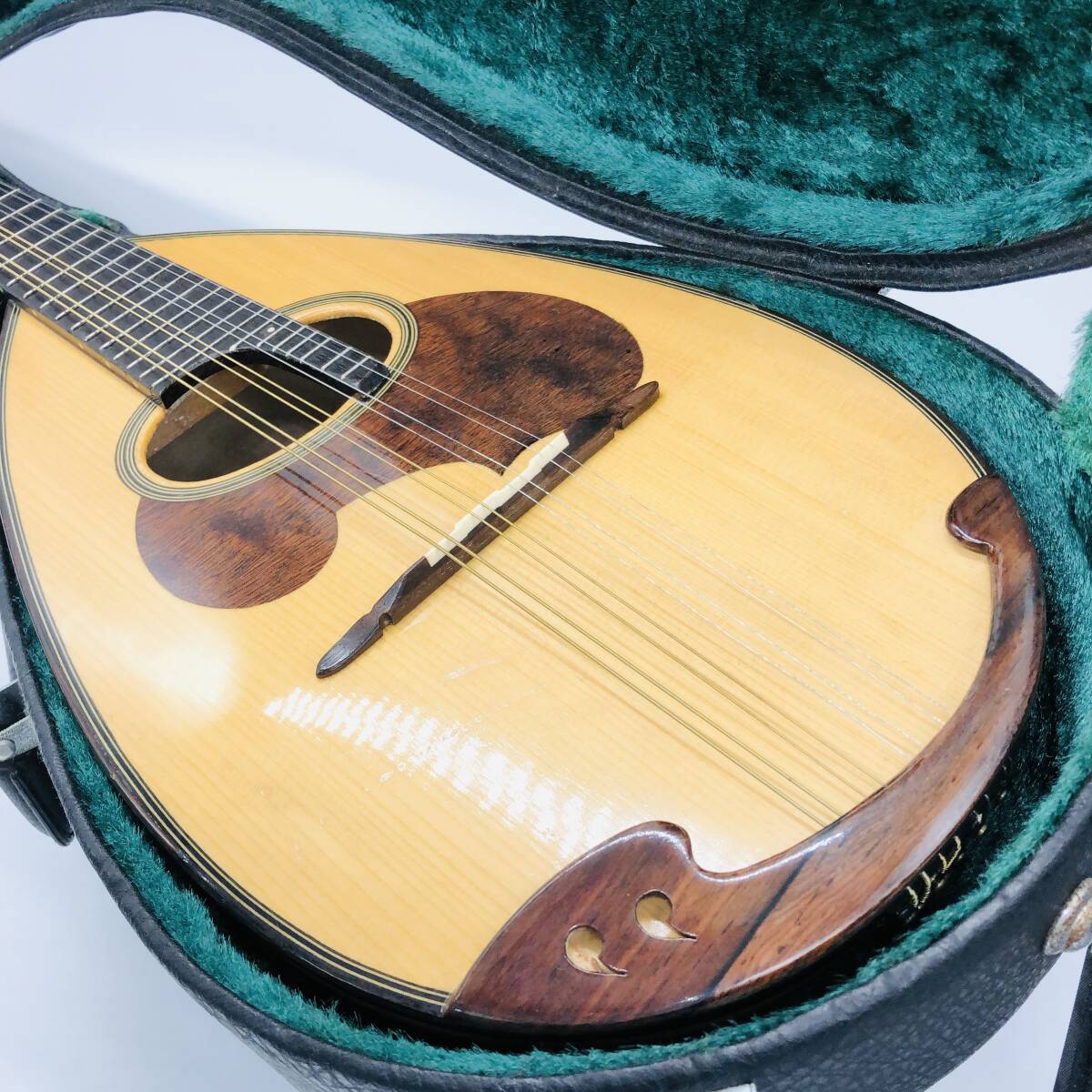 保管品 SUZUKI VIOLIN NAGOYA スズキ M-30 マンドリン 鈴木 弦楽器 楽器 ハードケース ケース付_画像2