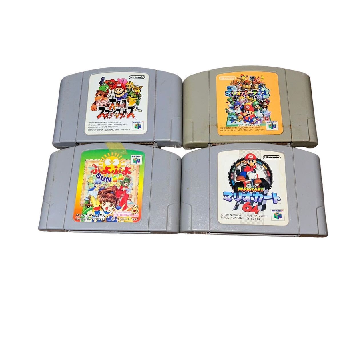 【ギ0423-90】Nintendo 任天堂 64 本体 コントローラー カセット コードあり ブラック セットまとめ売り 取扱説明書なし 通電確認済みの画像8