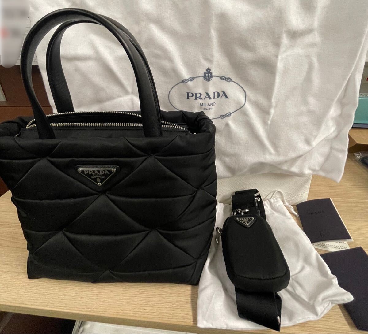 新品 未使用 PRADA プラダ パデッドRe-Nylon トートバッグハンドバッグ ナイロン 三角ロゴ ブラック 付属品有の画像8