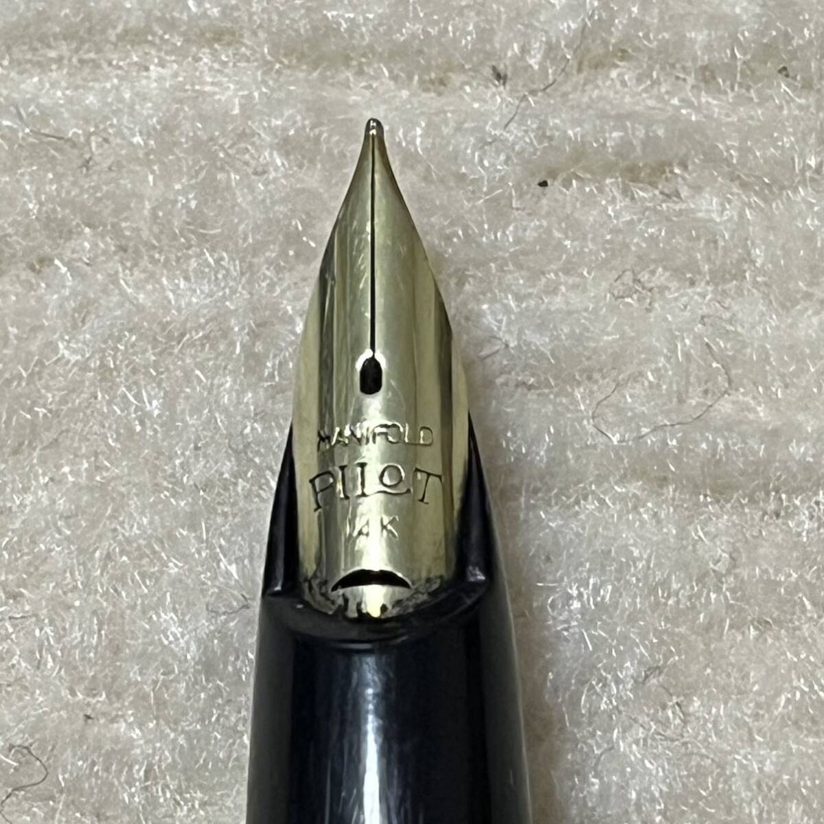 【レトロ美品】 万年筆 PILOT パイロット 14K（ペン先３本印字有り） 使用感有り 使用確認未 インク無し 名入れ一本有りの画像3