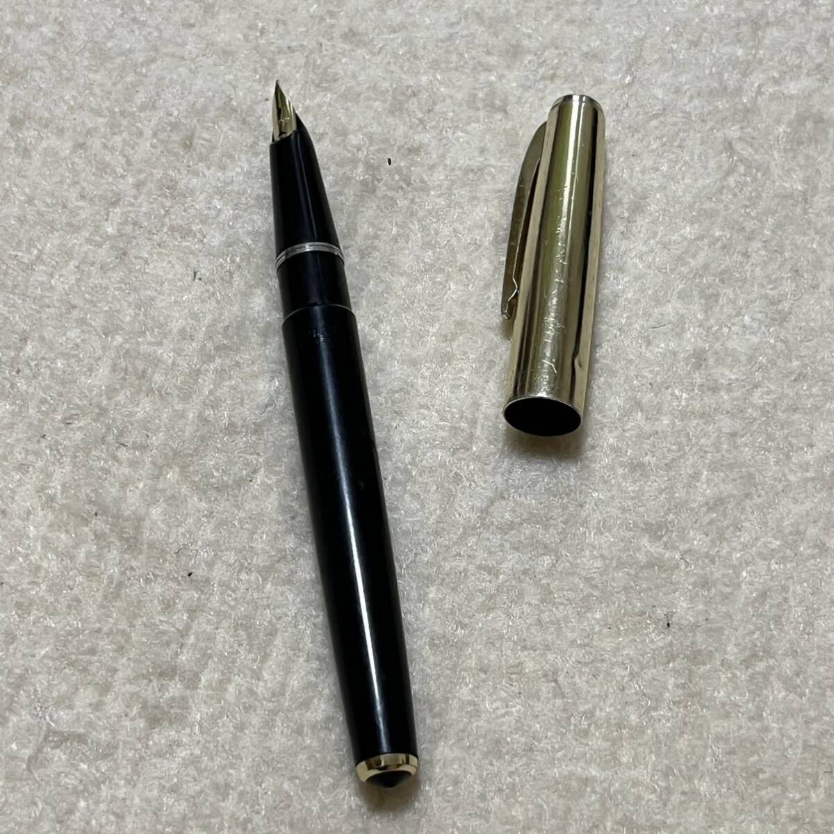 【レトロ美品】 万年筆 PILOT パイロット 14K（ペン先３本印字有り） 使用感有り 使用確認未 インク無し 名入れ一本有りの画像4