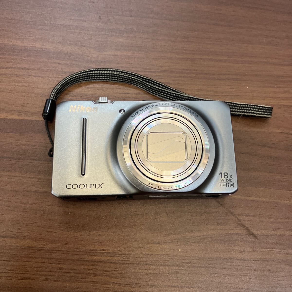 Nikon ニコンCOOLPIX S9300 デジタルカメラ　シルバー　 18× WIDE OPTICAL ZOOM ED VR デジカメ_画像1
