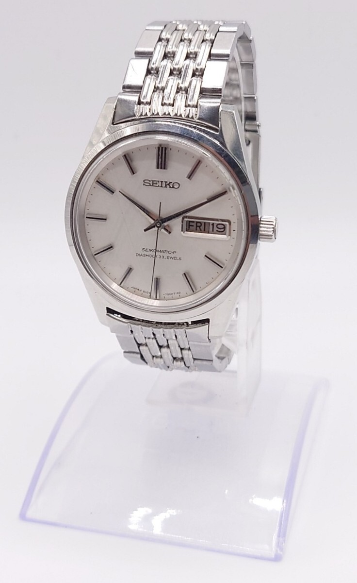 【B02-226】 SEIKO SEIKOMATIC-P 5106-7000 DIASHOCK 33JEWELS メンズ腕時計 自動巻き プッシュリューズ デイデイト 白文字盤 稼働品 の画像1