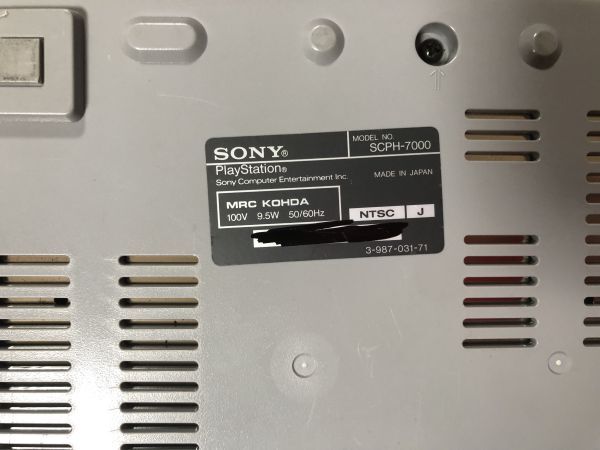 PS1 本体 SCPH-7000 メモリーカード付き 動作確認済み【管理 18180】【C】_画像3