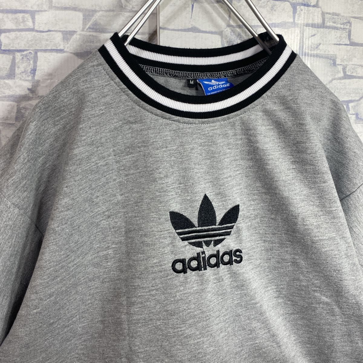 adidas アディダス　センター刺繍ロゴ　アーチバックロゴ　リンガーネック　半袖Tシャツ　 Mサイズ　古着　トレフォイルロゴ